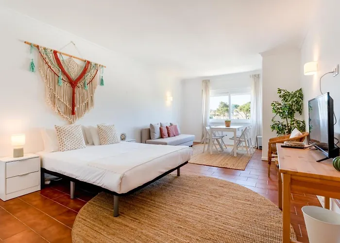 Stylish Studio With Pool By Lovelystay
