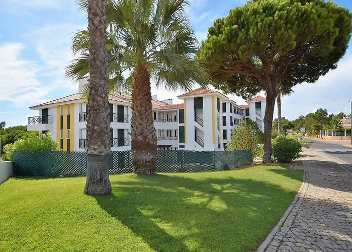 Spacious Apartment In Quarteira With Swimming Pool
