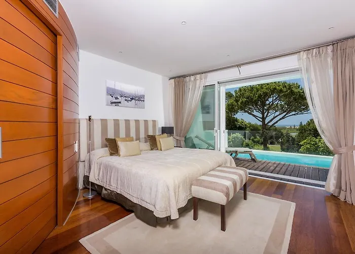 Sunny Lounge Apartment