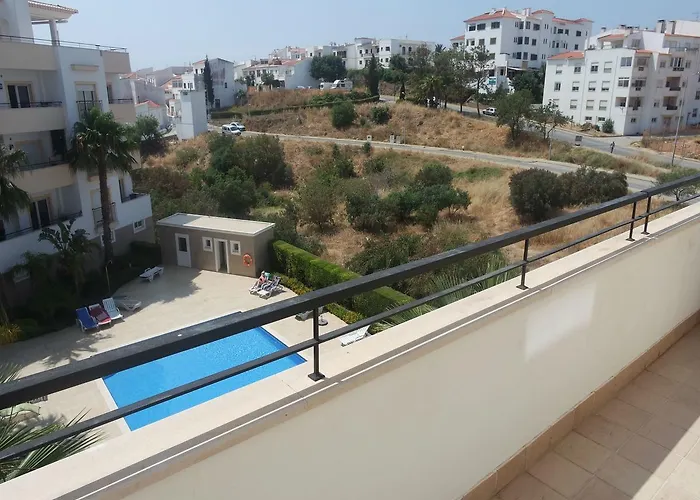 C04 - Pool View 3 Bed Apartment