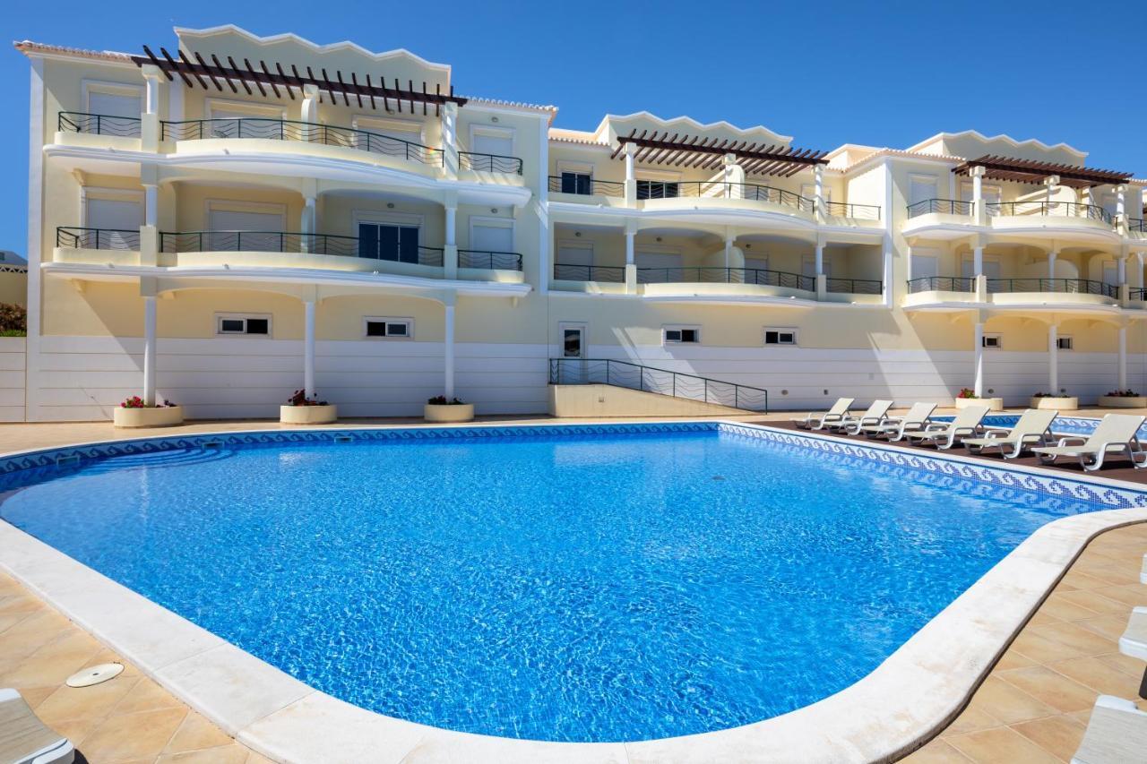 Bay Plaza Apartment *
