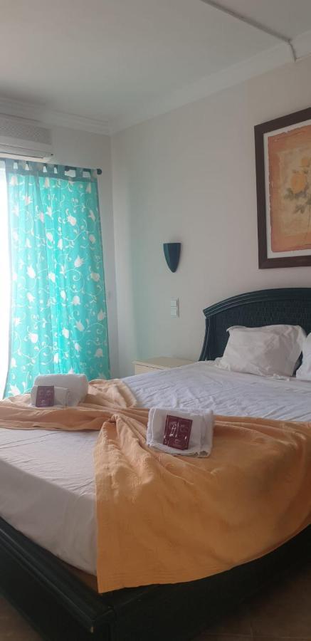 Oura Sunset Apartamento