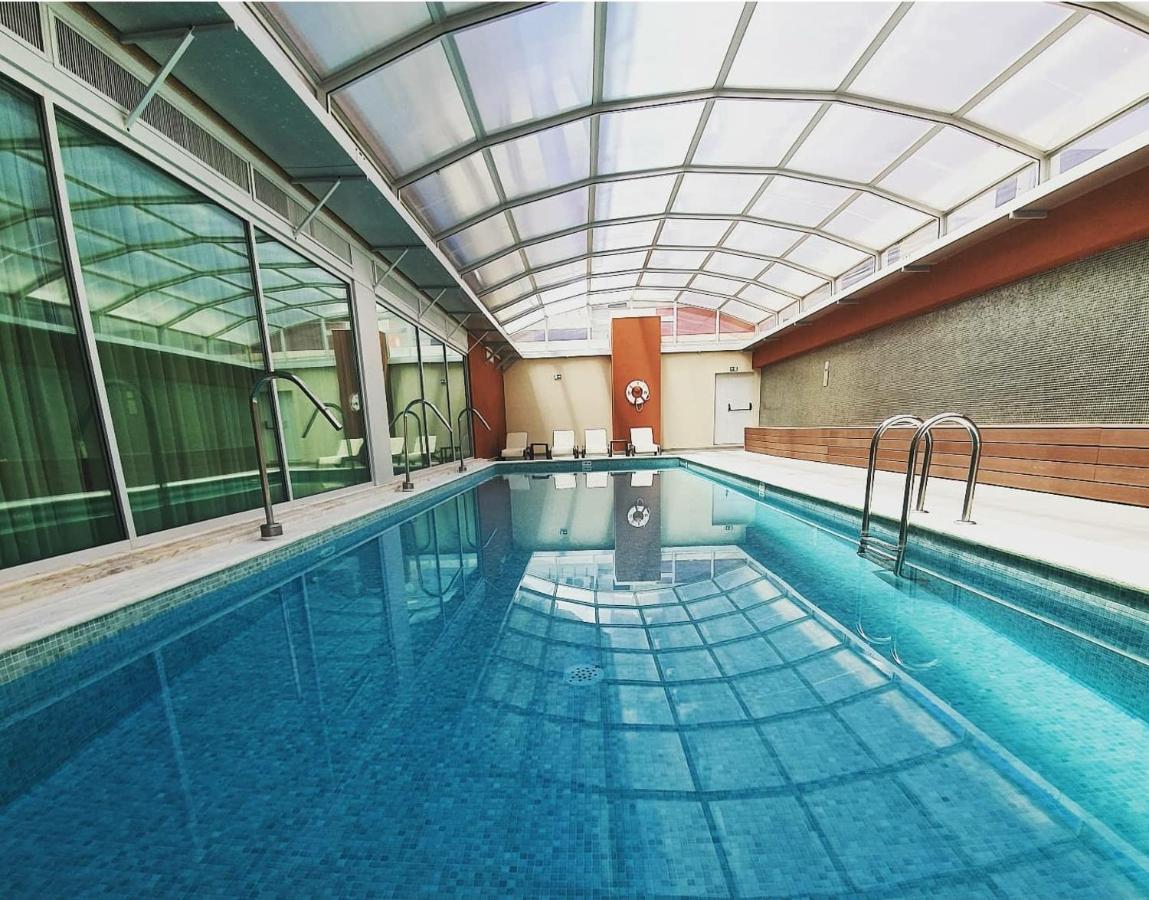 Hotel & 4*