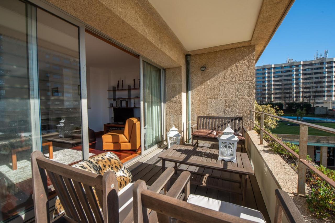 Em Com Piscina Apartment