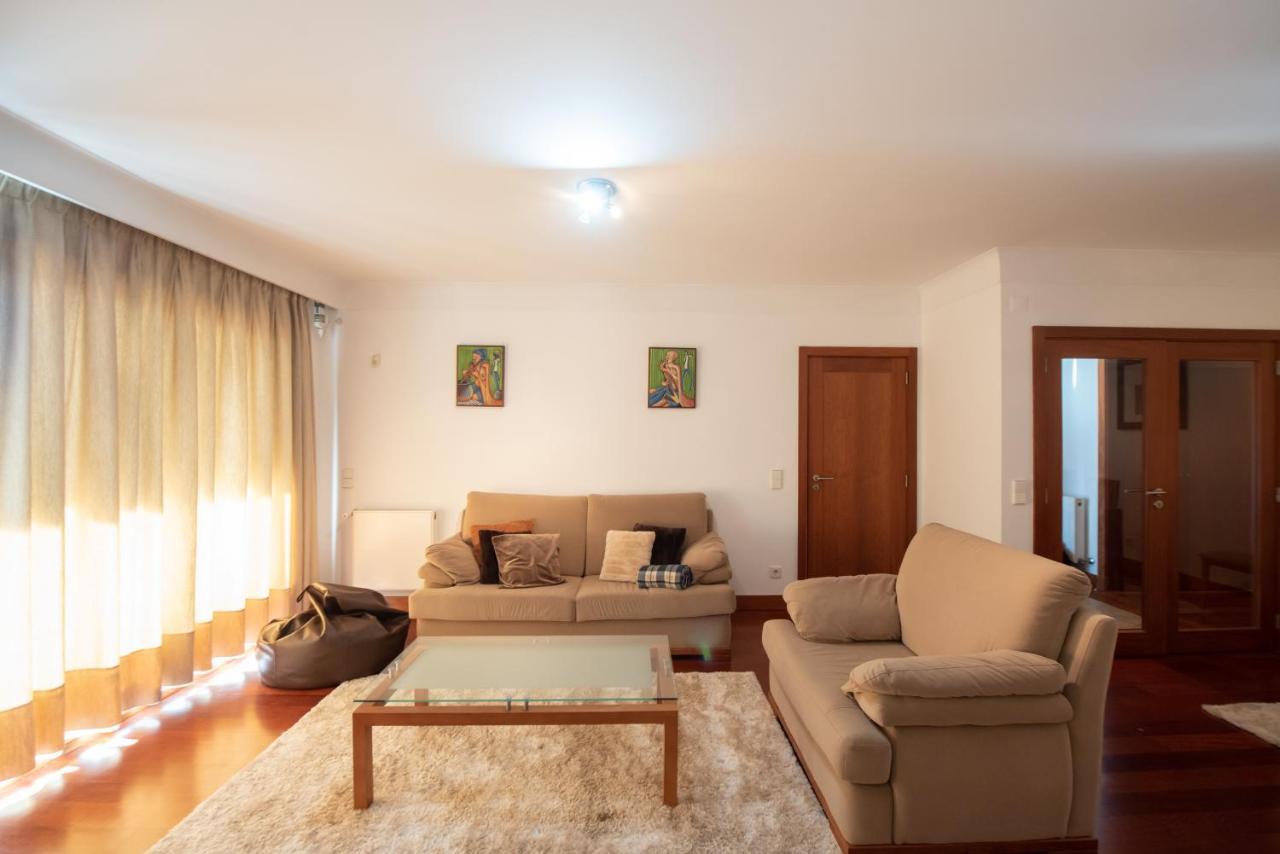 Em Com Piscina Apartment