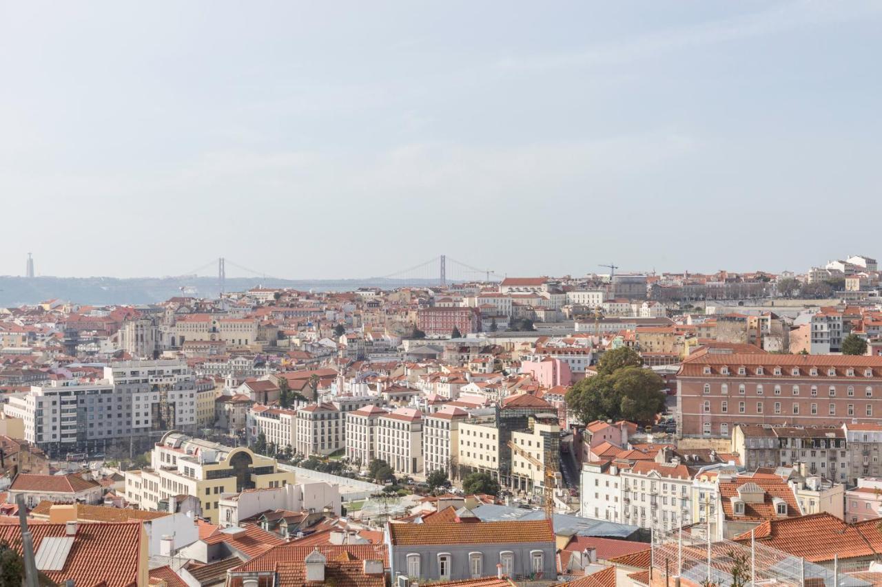 Stroll To Coffee Shops Near A Renovated Hillside In Graca * Lisboa