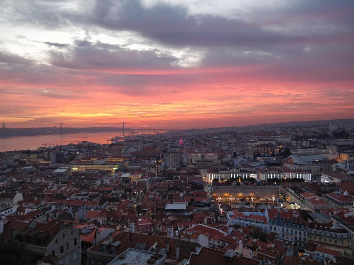 Stroll To Coffee Shops Near A Renovated Hillside In Graca * Lisboa