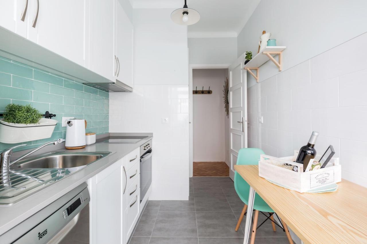 Apartamento Stroll To Coffee Shops Near A Renovated Hillside In Graca *
