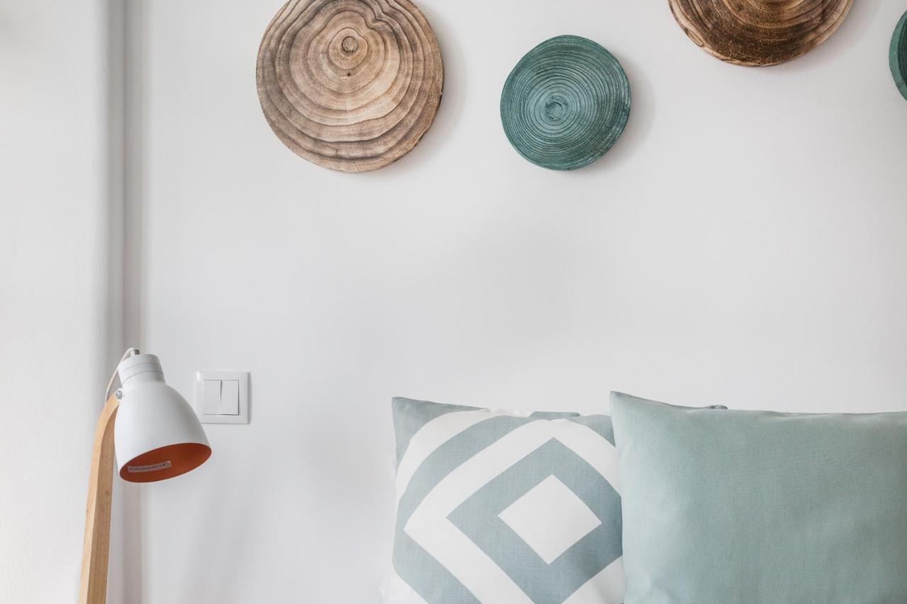 Stroll To Coffee Shops Near A Renovated Hillside In Graca Apartamento *