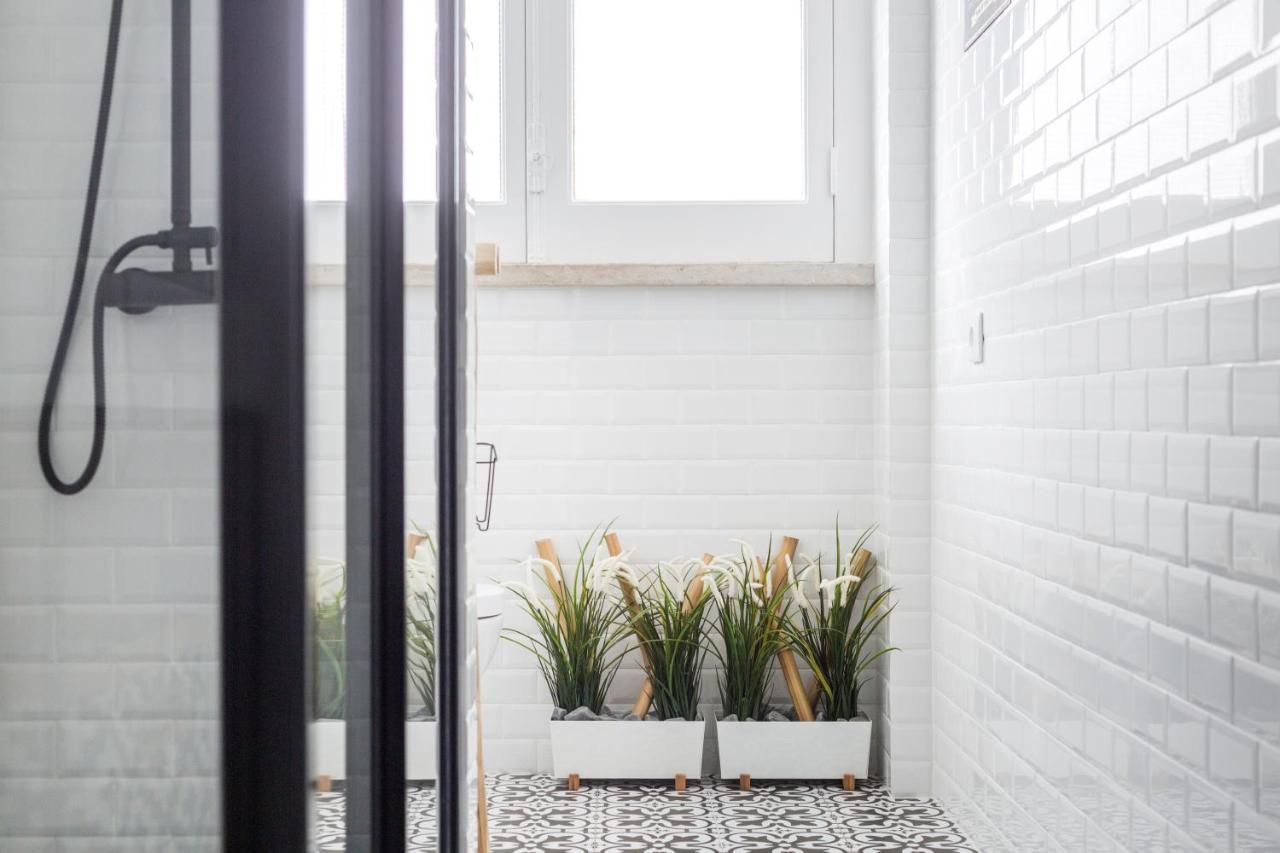 Apartamento Stroll To Coffee Shops Near A Renovated Hillside In Graca