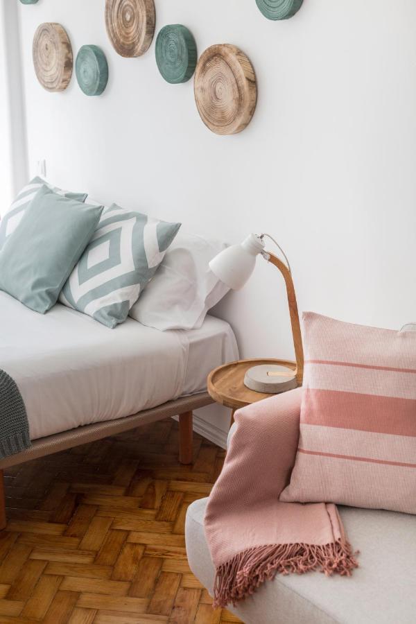 Stroll To Coffee Shops Near A Renovated Hillside In Graca Lisboa