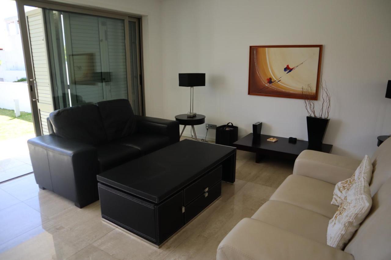 Villa Dos Salgados, 6 Bdr, Front, Near Salgados Golf Club Guia (Faro)
