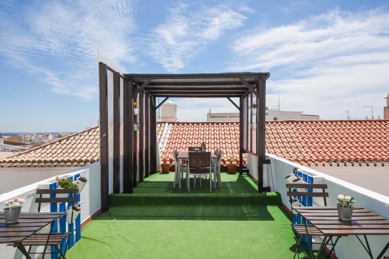 Blue Door Bed & Breakfast 3*