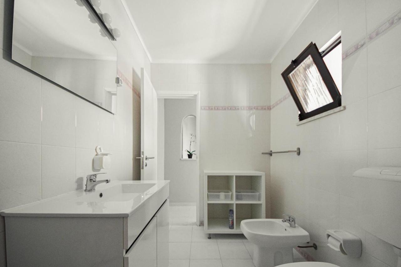 Bed & Breakfast Blue Door Lagos