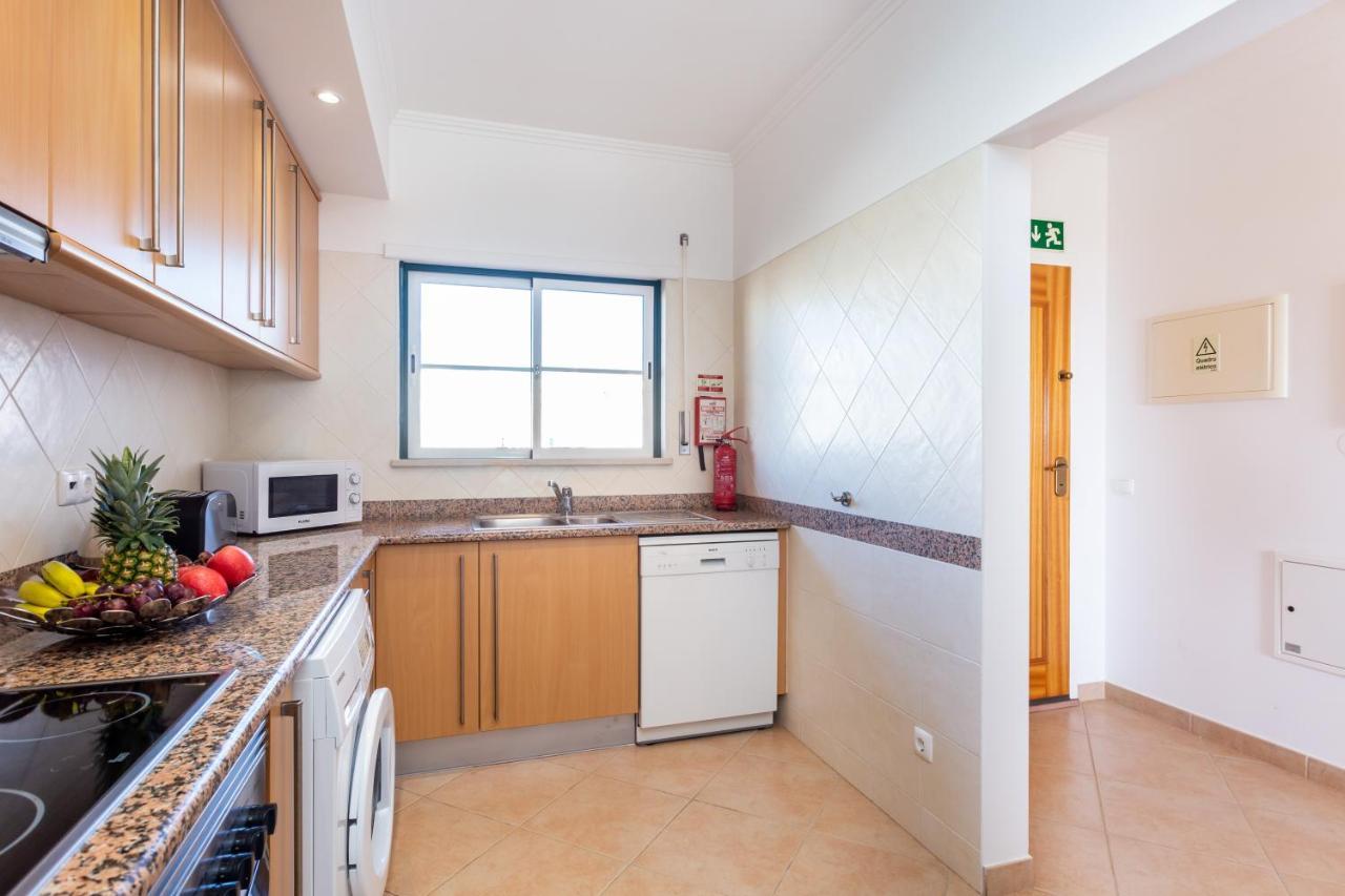 Apartment Lovely 2 Bedroom Including Pool, Stunning Ocean Views & Closeby Praia Da Luz
