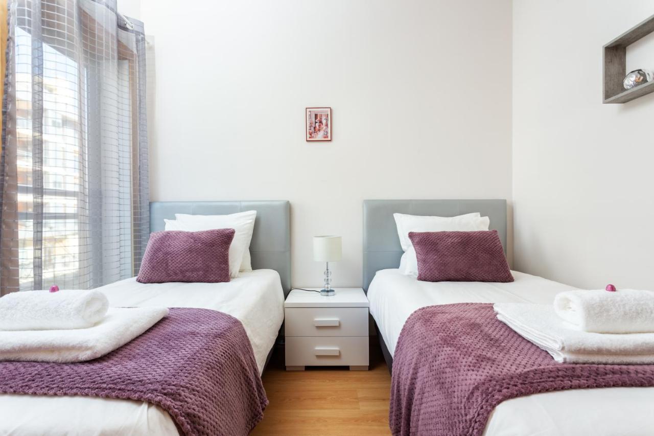 Apartment Privilege Benet With Rooftop Pool, Village Marina -