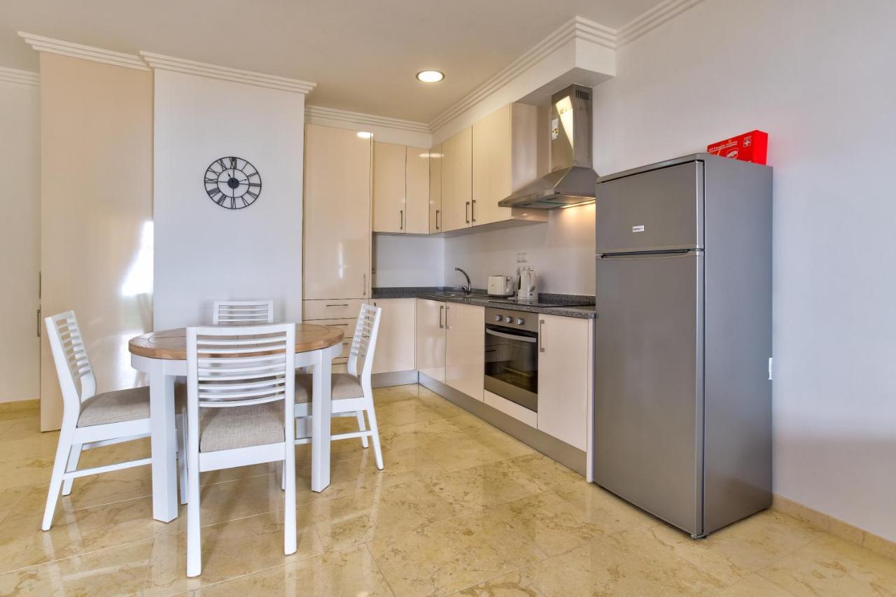 Apartment Casa Sunset - Beautiful In The Centre Of With Roof Terrace Alvor