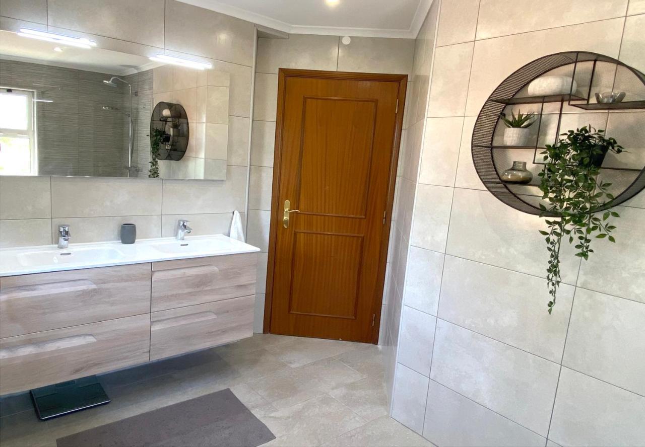 Spacious In Carvoeiro With Private Pool Villa *