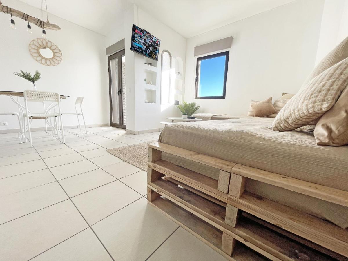 Apartment Beachfront Oura - 100m Beach, Seaview, Garage, 300m Strip