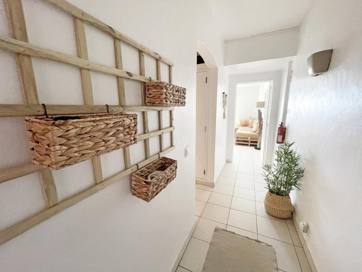 Apartment Beachfront Oura - 100m Beach, Seaview, Garage, 300m Strip *