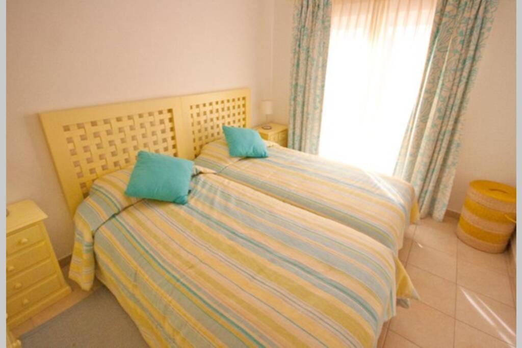 Luxury Private Property-pool, Unique Sun Roof, Free Wifi * Budens
