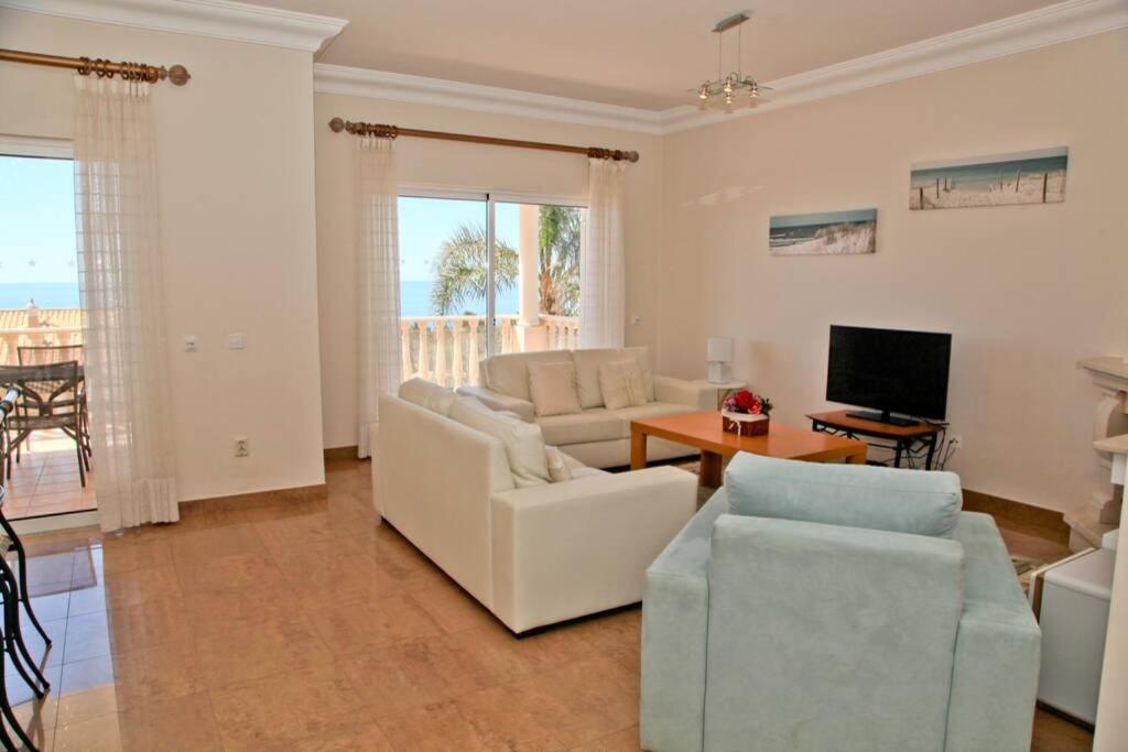 Villa G, Mira Luz