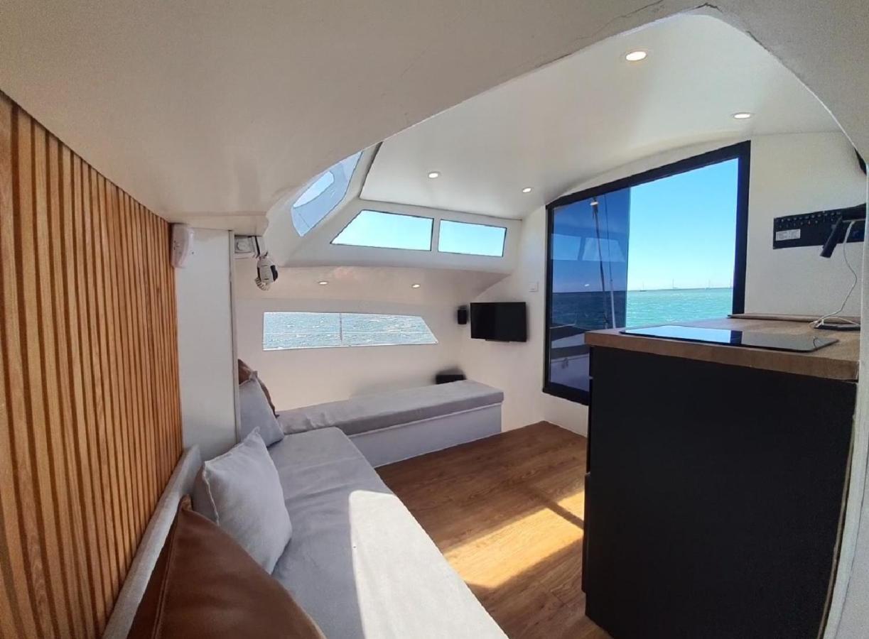 Barco Casa Catamara Sleepandboat Botel *