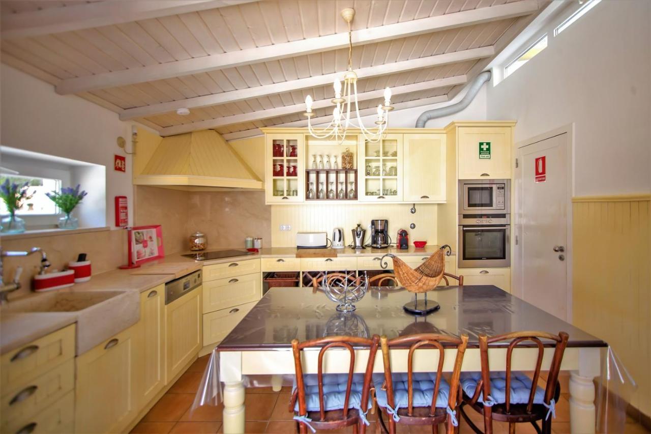 Villa Beachfront De La Private Pool&jacuzzi, Private Path Albufeira