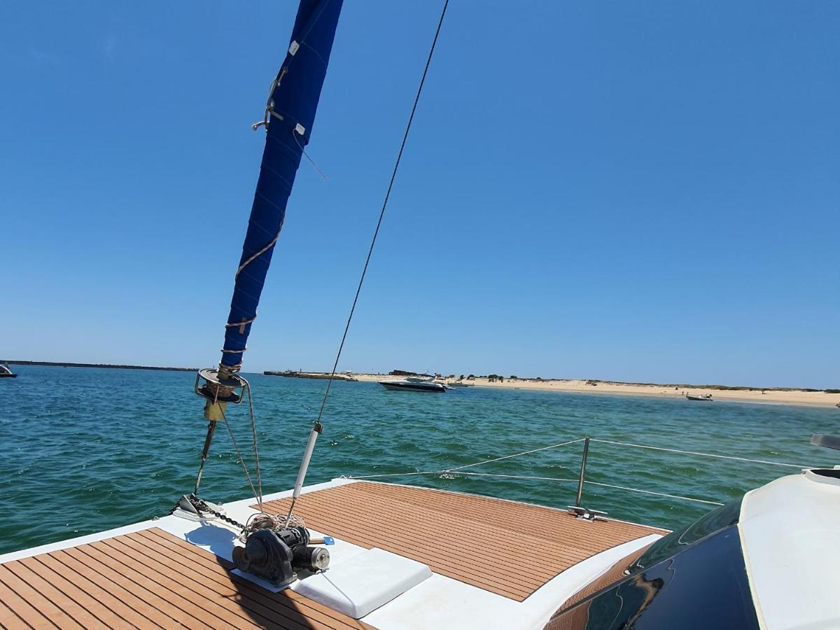 Barco Casa Catamara Sleepandboat Hotel en barco *