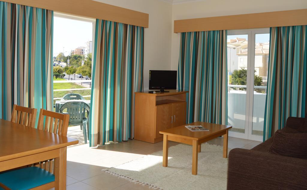 Urban Flamingo Aparthotel