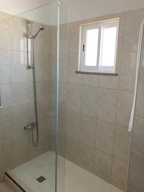 Typical Tm Flat With A Terrace And Sea View In Vsr Porches (Algarve)
