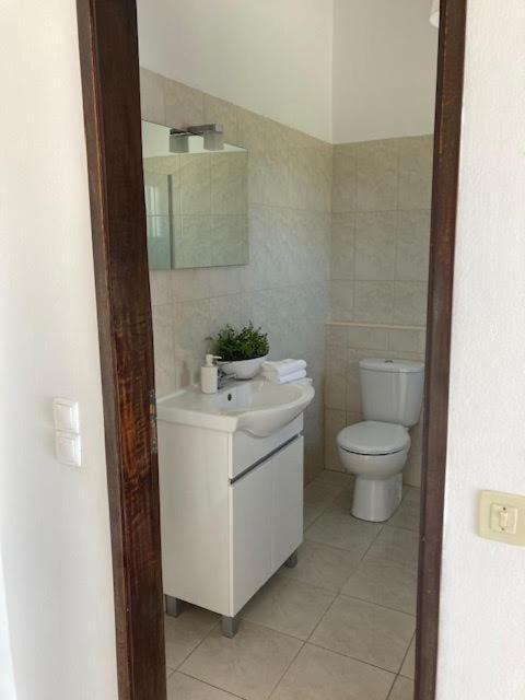 Typical Tm Flat With A Terrace And Sea View In Vsr Apartment Porches (Algarve)