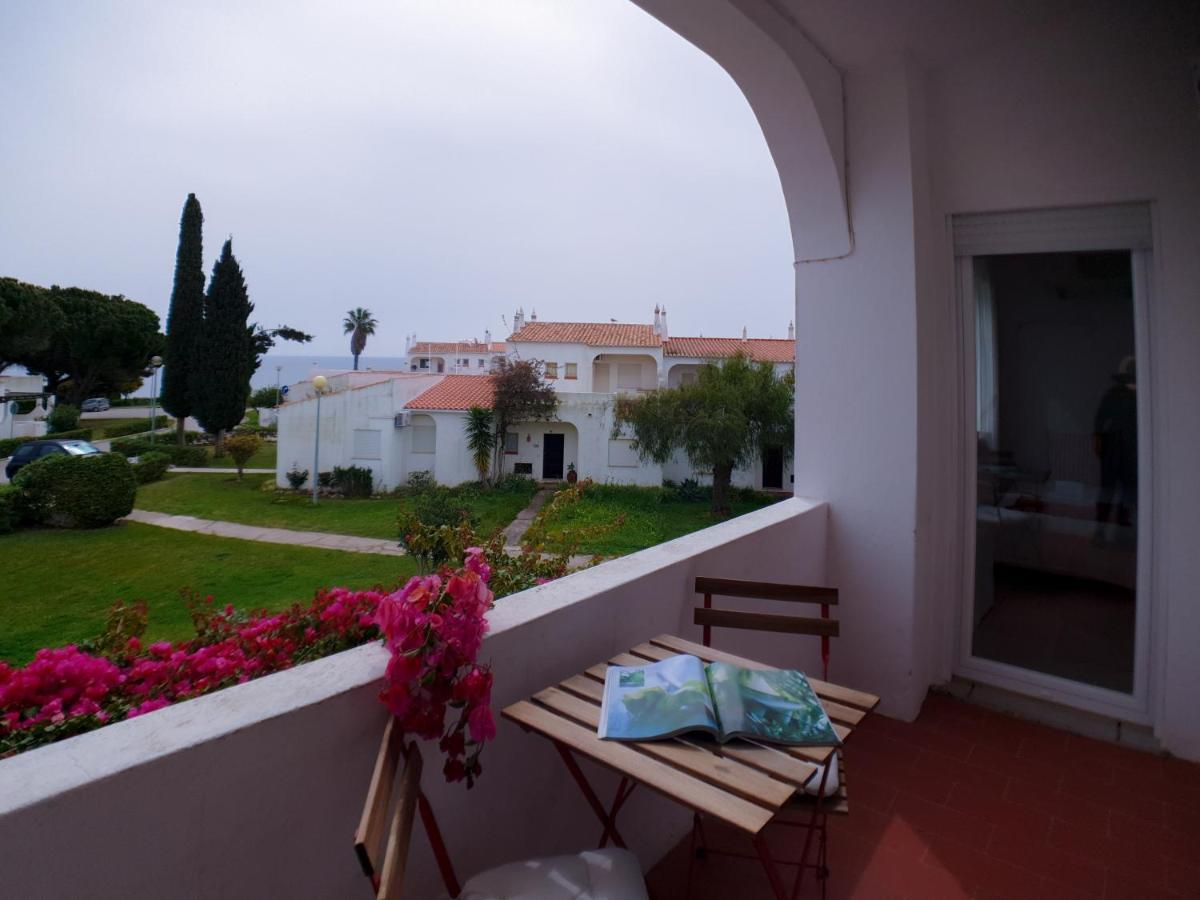 Typical Tm Flat With A Terrace And Sea View In Vsr Porches (Algarve)
