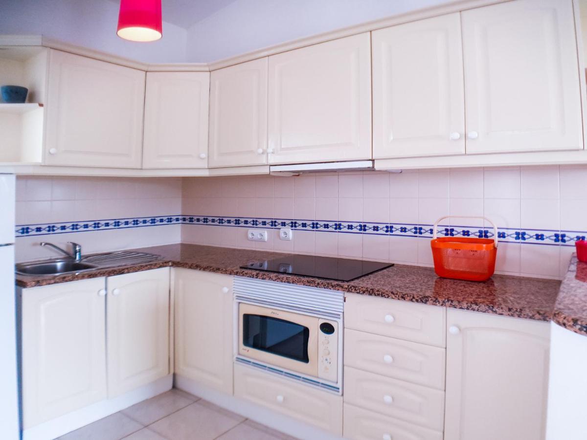 Typical Tm Flat With A Terrace And Sea View In Vsr * Porches (Algarve)