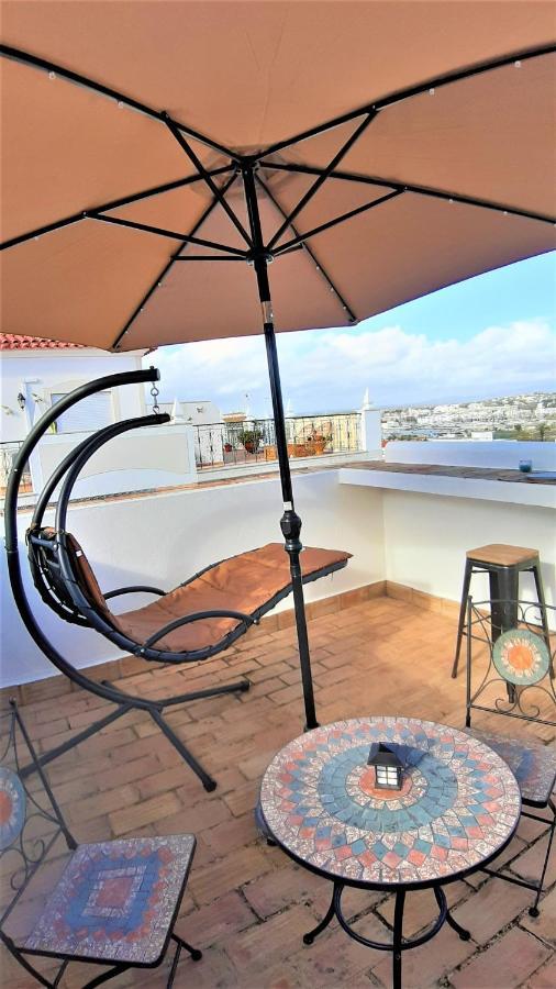 Walls Rooftop Terrace Duplex @ Citycenter &