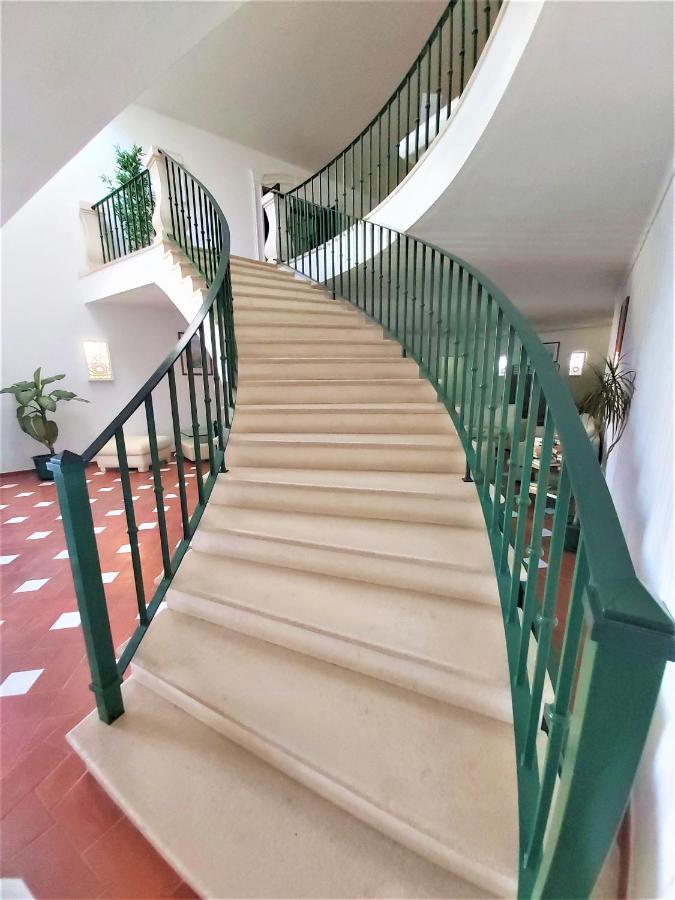 Walls Rooftop Terrace Duplex @ Citycenter &