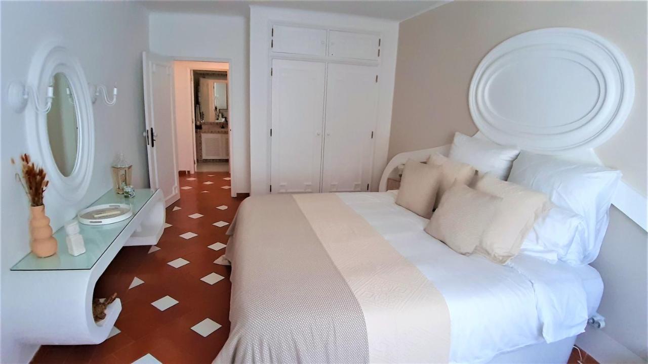 Walls Rooftop Terrace Duplex @ Citycenter & Apartment Lagos