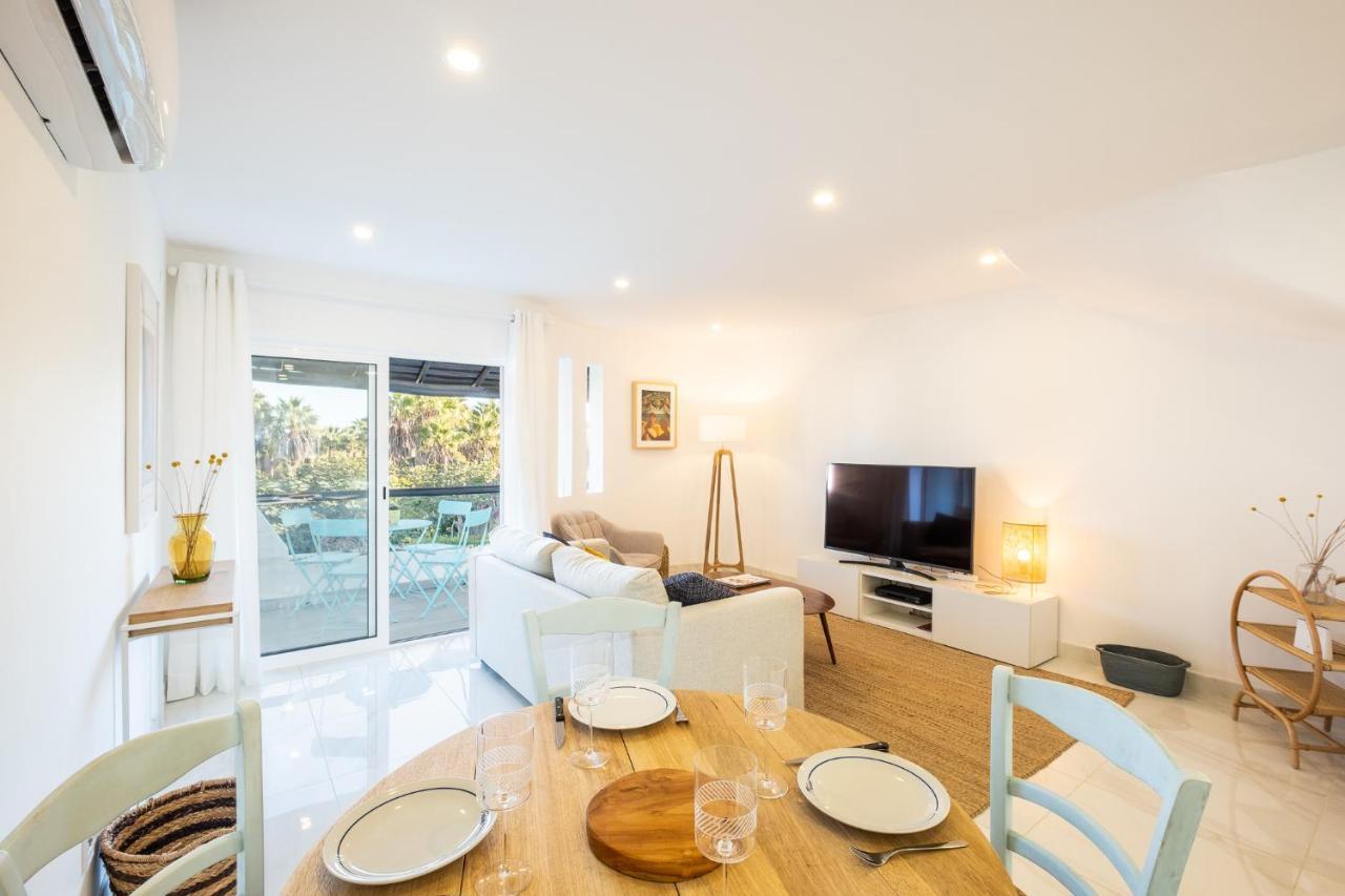 - Sleep 5 - Pool - Free Wi-fi - Air Con