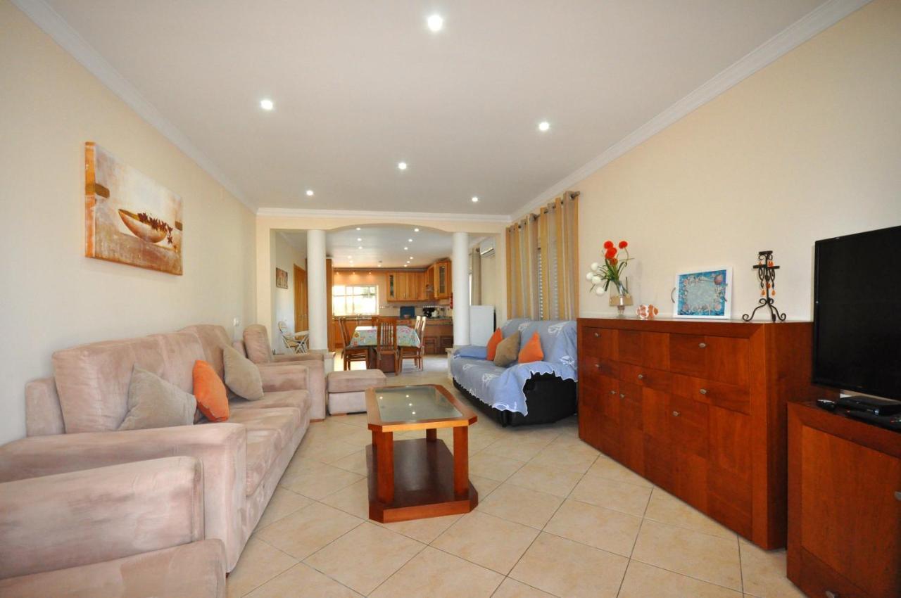 Large 3 Bedroom Private Pool In Vilasol