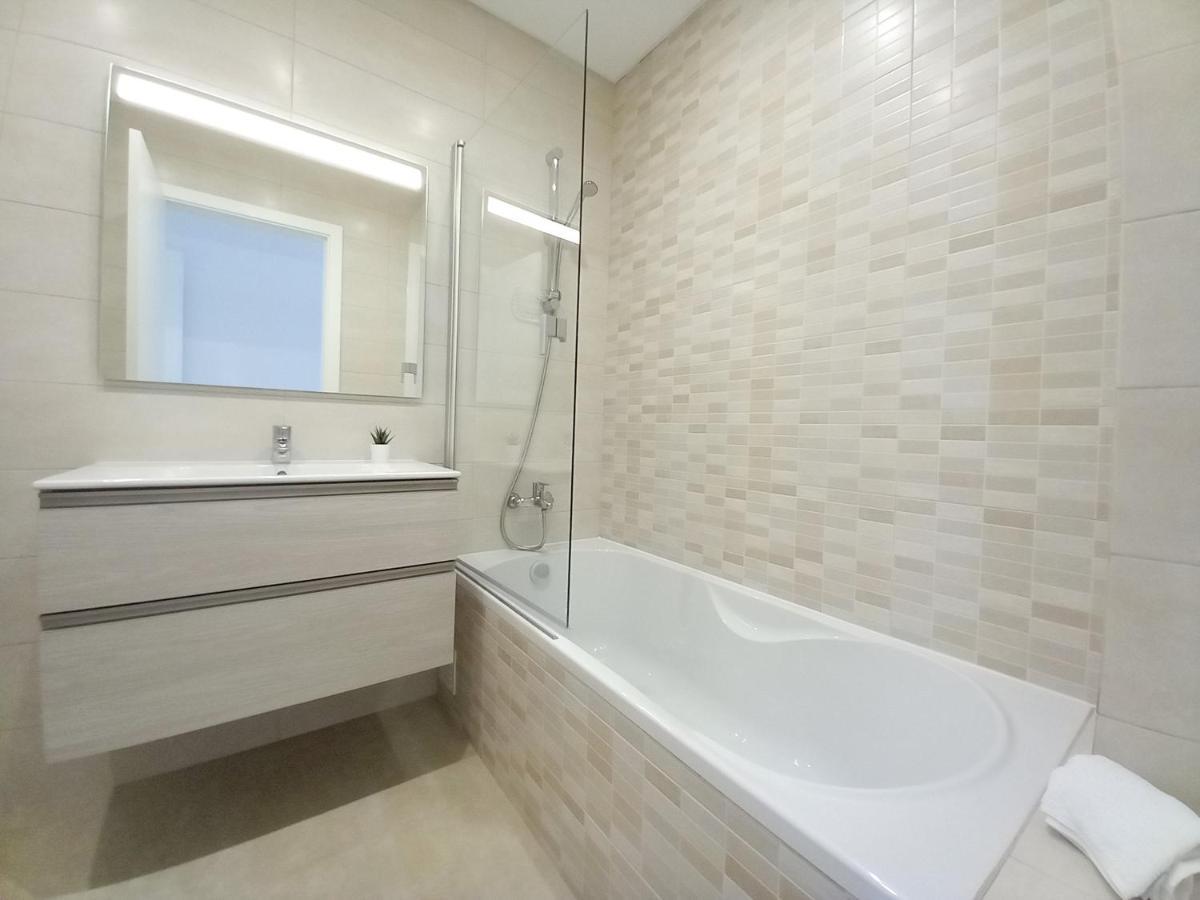 Apartamento T3 Alto -vista Mar,ar Condicionado,garagem *