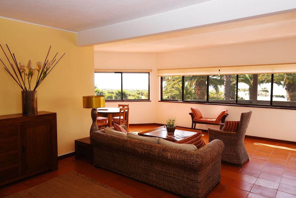 Praia Da Lota Apartments