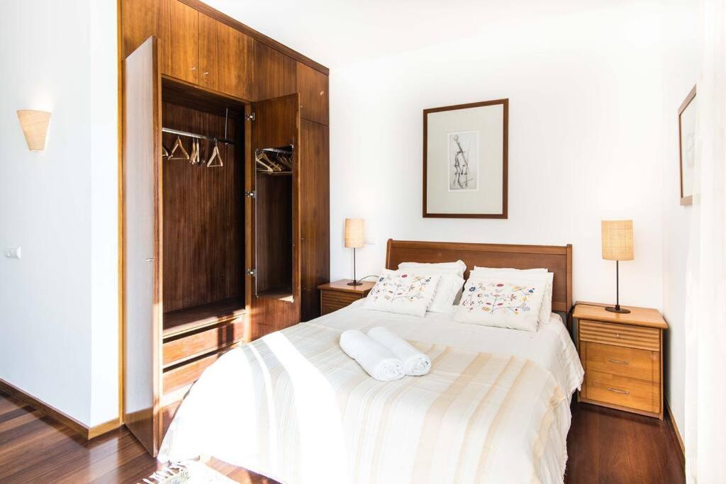Beachside 5 Bdr 6 Baths Sleeps 9plus Ppl Aljezur