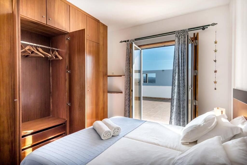 Beachside 5 Bdr 6 Baths Sleeps 9plus Ppl