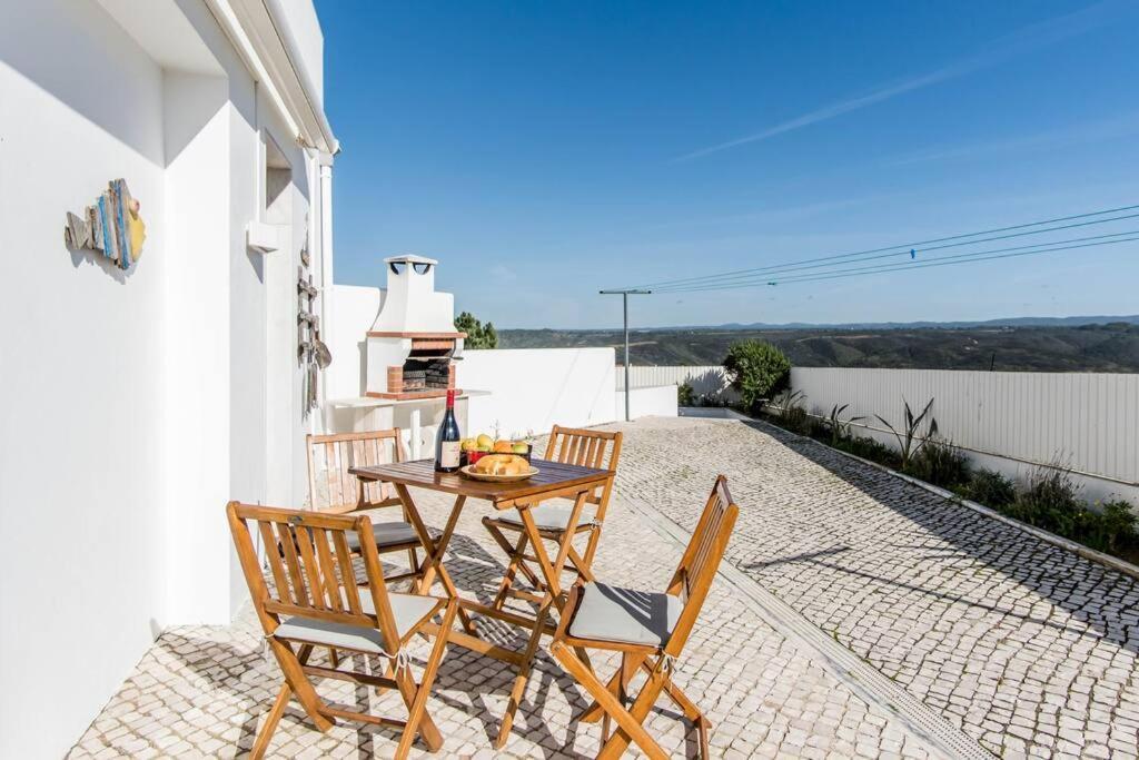 Beachside 5 Bdr 6 Baths Sleeps 9plus Ppl * Aljezur