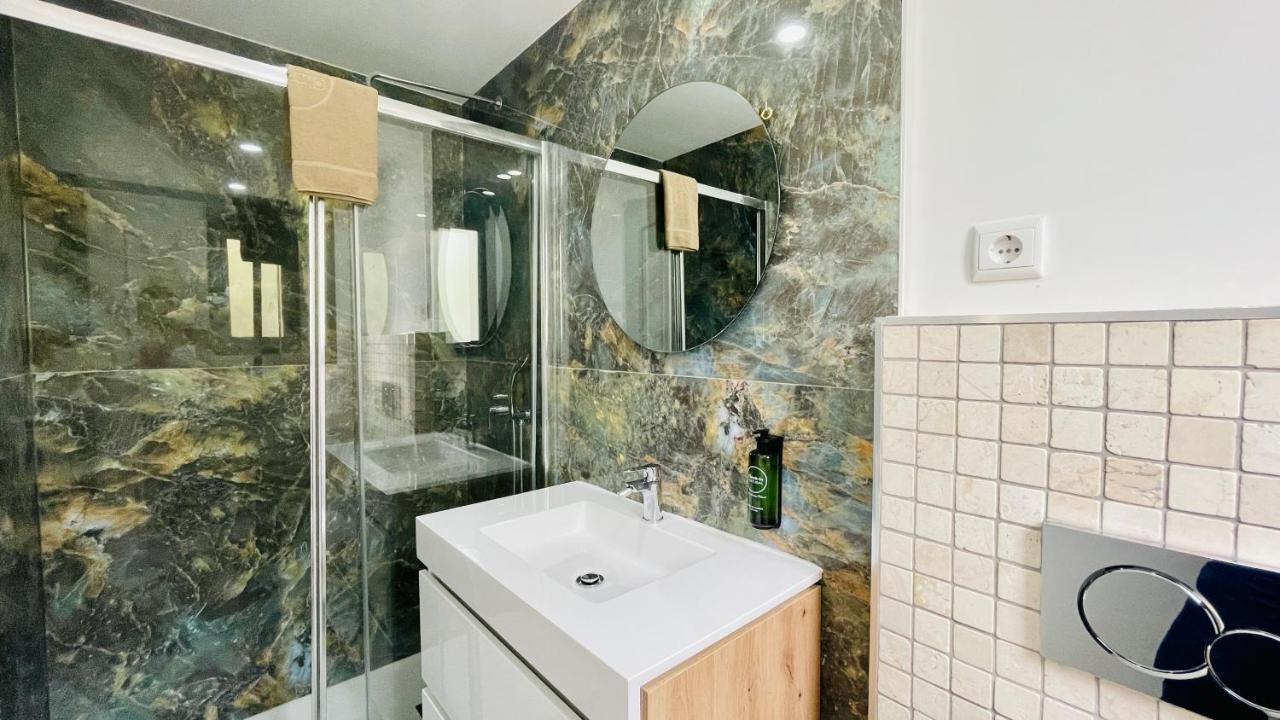 Strip By Check-in Portugal Villa