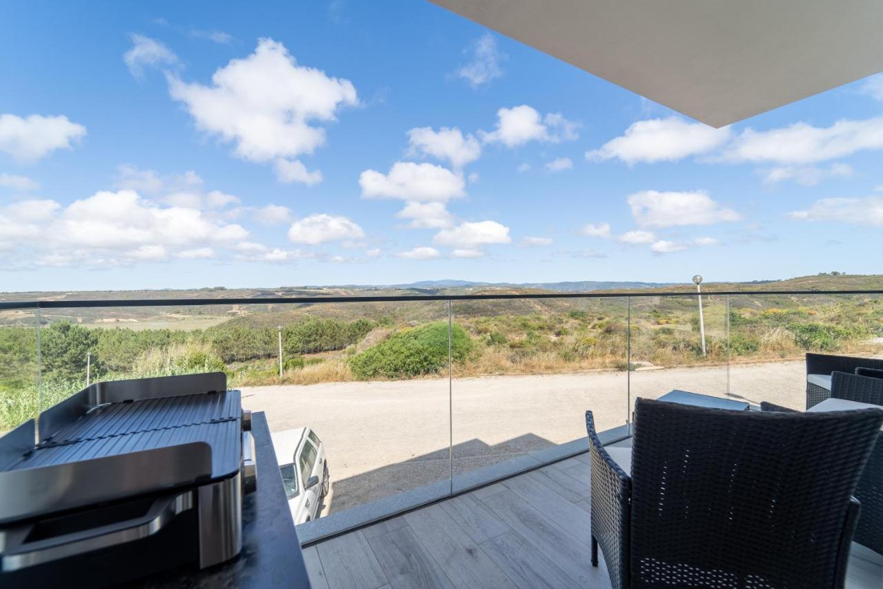 A Tarambola - Walking Distance To Monte Clerigo And Amoreira Beaches Apartment