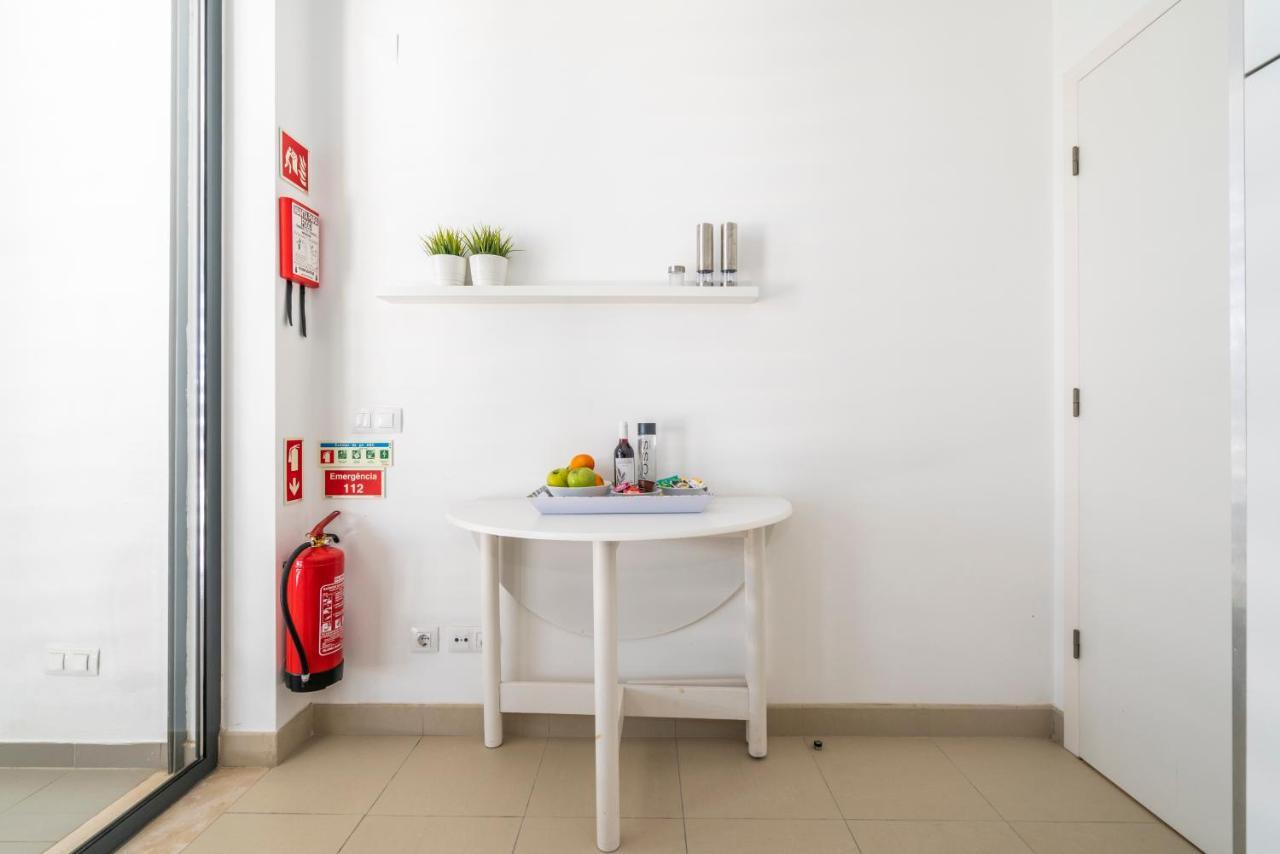 Bright & Spacious 2 Bed Flat 2 Bath W Garage In Marina Apartamento