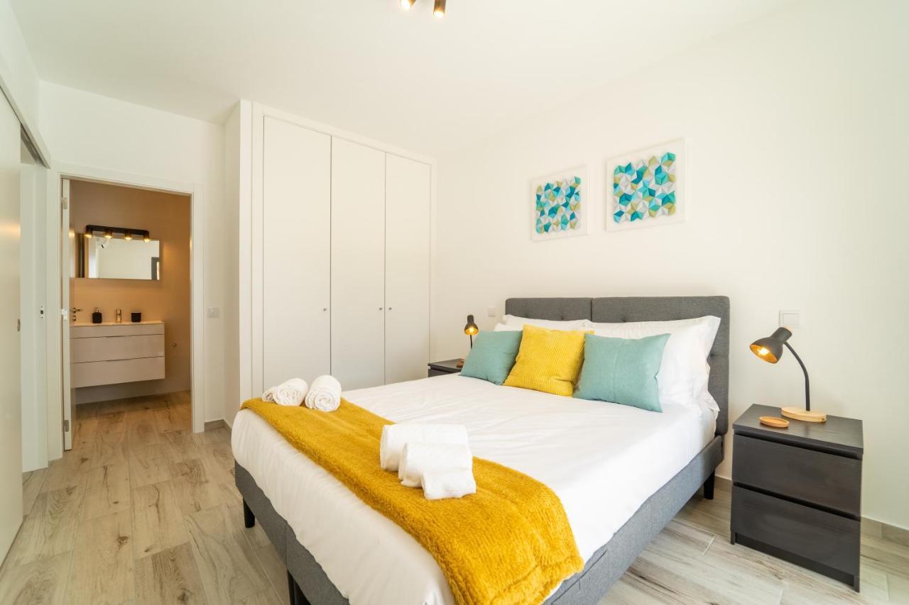 A Tarambola - Walking Distance To Monte Clerigo And Amoreira Beaches *