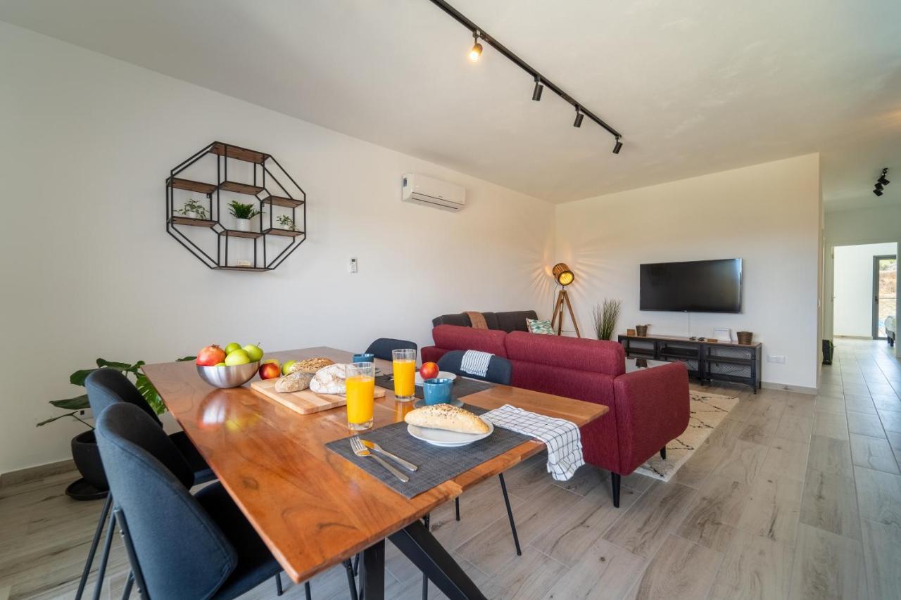 A Tarambola - Walking Distance To Monte Clerigo And Amoreira Beaches Apartment