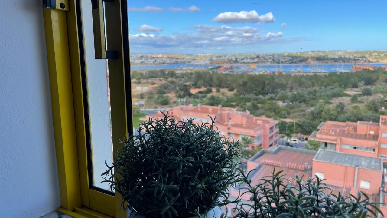 No Snow, 300 M From The Beach, King Size Bed, Fast Wi-fi Apartment Portimao
